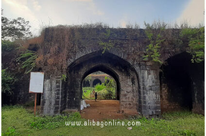 Kalavantin Vada Front