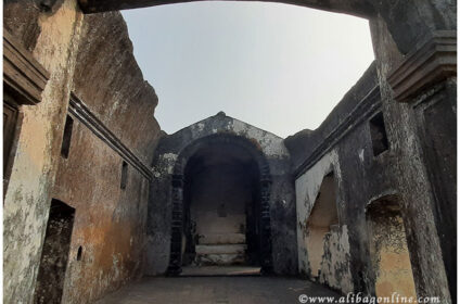 Korlai - Church inside