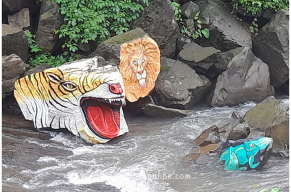 Kondi Waterfall - stone paintings